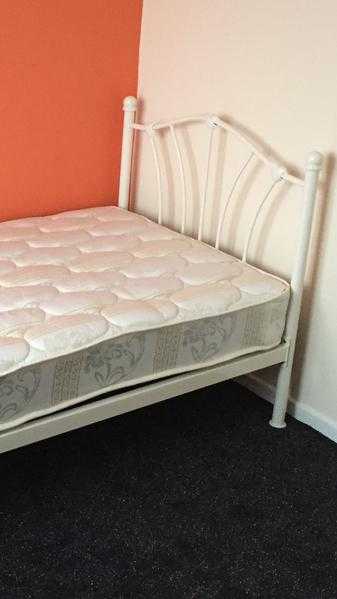 White metal heart single 3ft bed frame