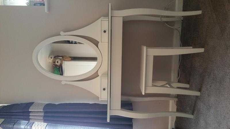 White mirrored dressing table with stool