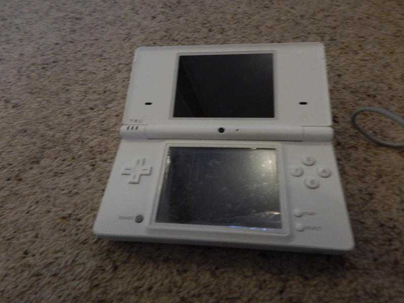 WHITE NINTENDO DSI CONSOLE