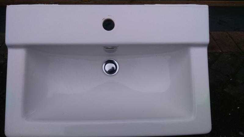 White rectangular sink