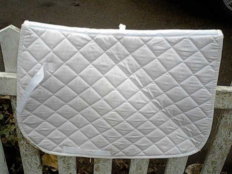 White saddle cloth