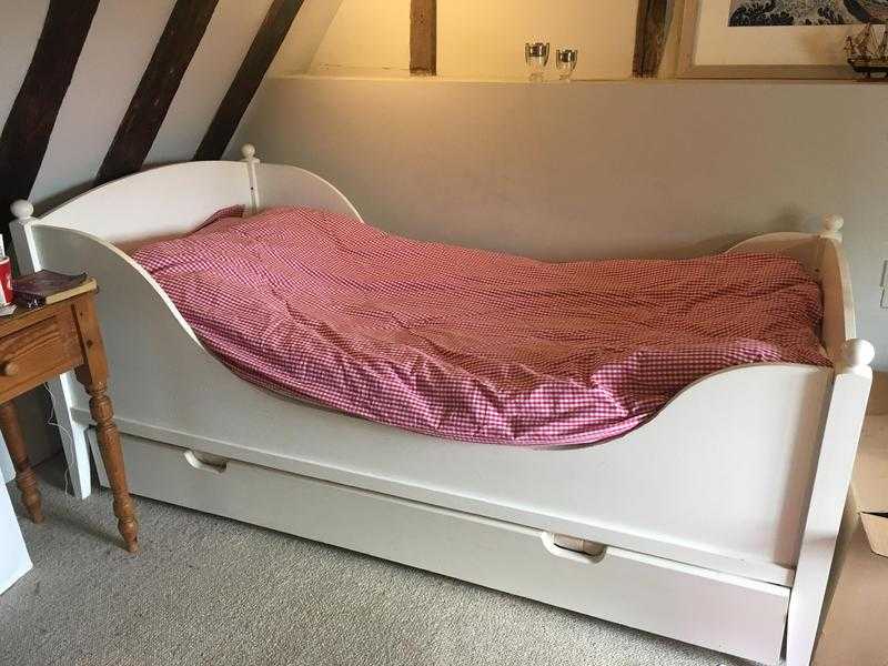 White sleigh bed