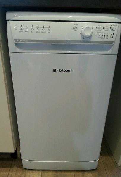 White Slimline Hotpoint Aquarius Dishwasher SIAL 11010P