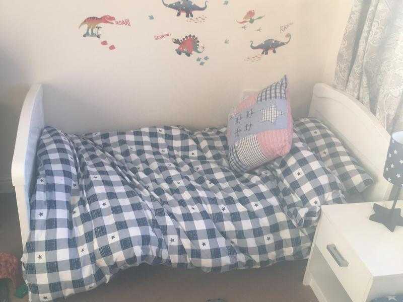 White toddler bed