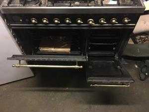 WHITE TRICITY CONTESSA ELECTRIC COOKER  VERY OLD BUT GREAT ROASTING