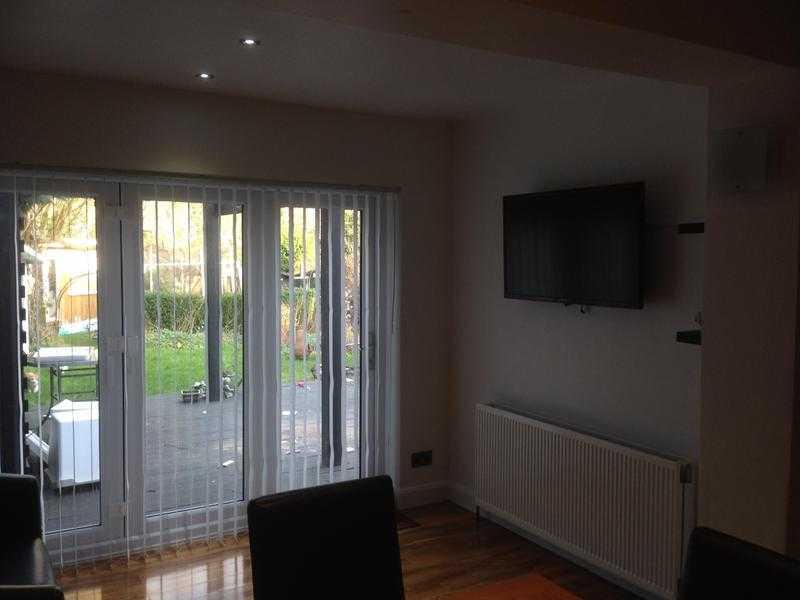 white upvc bifold doors 239w x 200h excellent condition