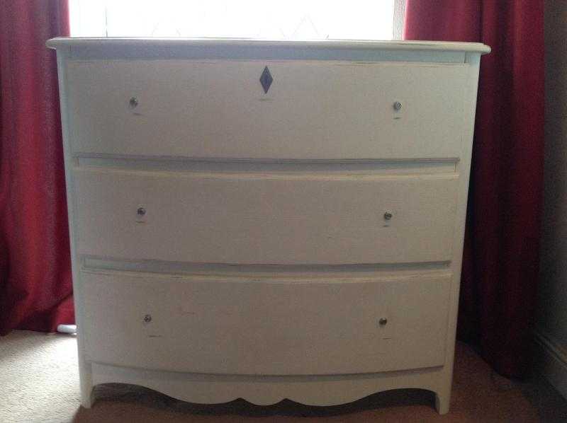 White wooden 3 drawer