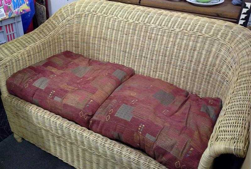 Wicker 2-seat sofa.