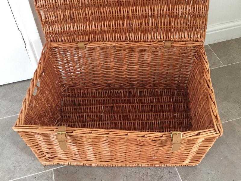 Wicker basketHamper