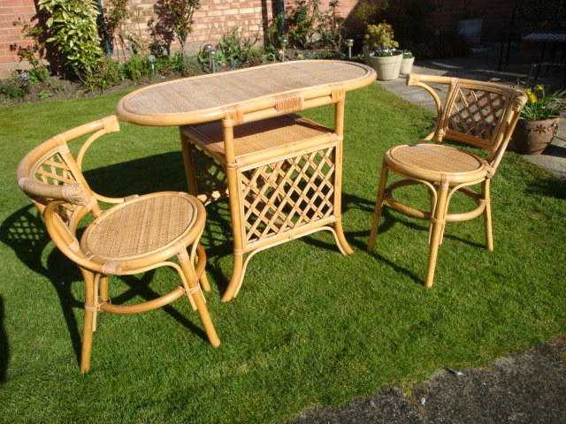 Wicker table amp 2 Chairs