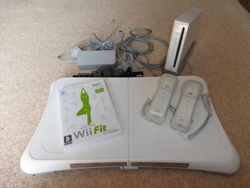 WII CONSOLE, WII FIT GAME AND BALANCE BOARD