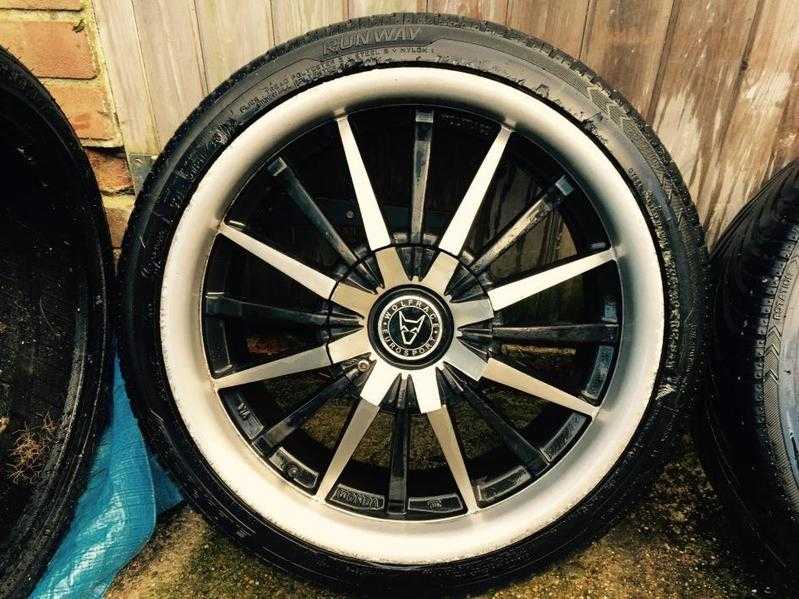 Wolfrace 17quot alloys and good tyres