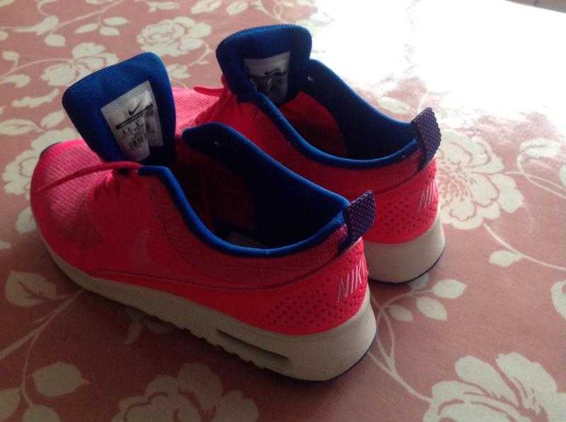 WOMANS NIKE AIR MAX THEA TRAINER S SIZE UK 6 pink  white blue in colour