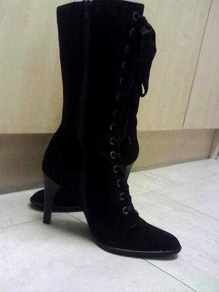 womans size 7-12 black laceup boots