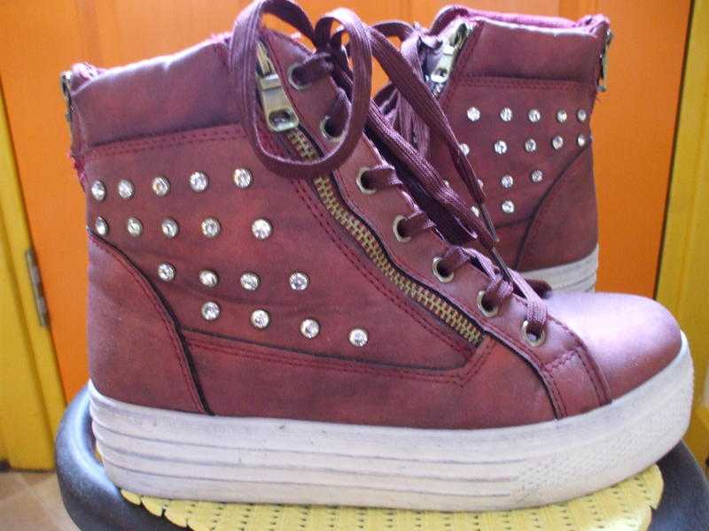 WOMEN039S ANKLE BOOTS-SIZE 437-MAROON WITH BACK amp SIDE ZIPS
