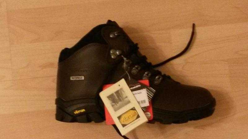 Women039s brown walking boots, Brand new Mountainlife Extreme Vibram sole size 5