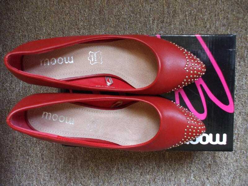 WOMEN039S RED HEELS - SIZE 437 - LEATHER INSOLES-NEW