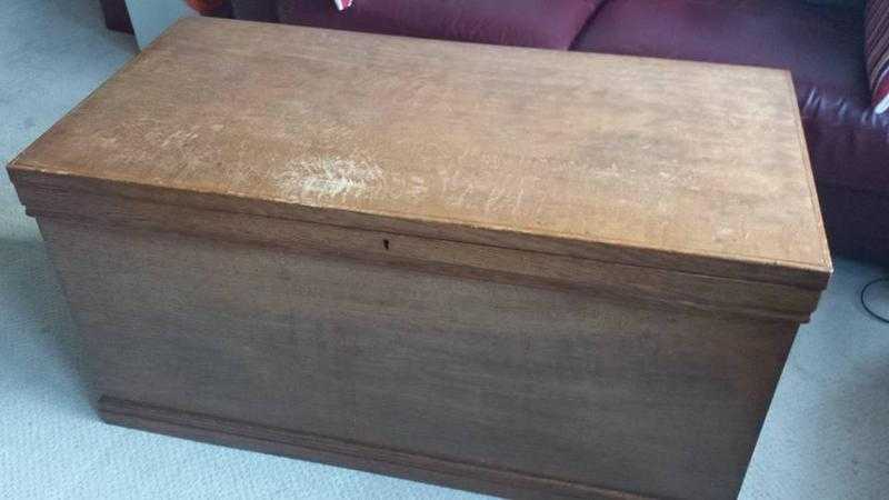 Wooden blanket boxchest