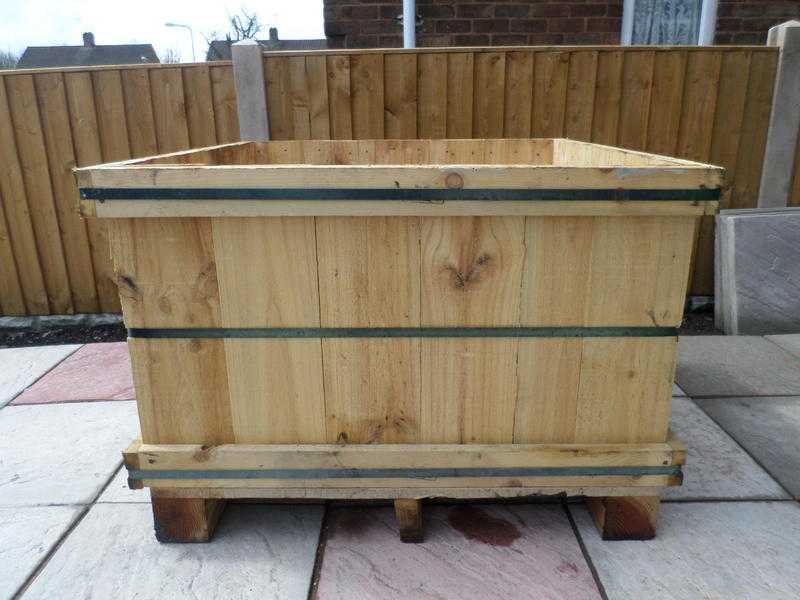 wooden boxes pallet crates planters horse feeders hay store logs allotments etc