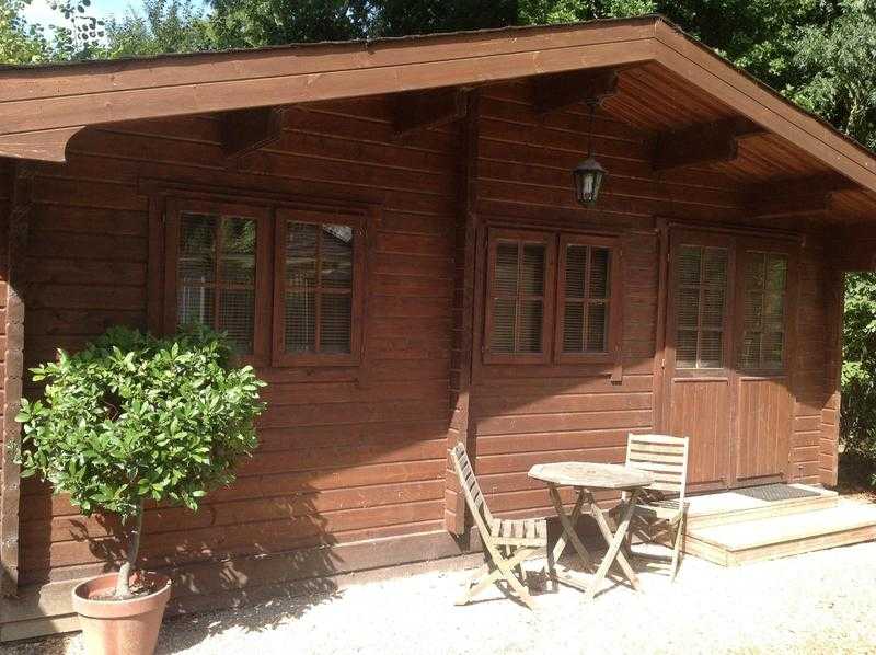 Wooden Cottage to rent in Rural location in Loxwood