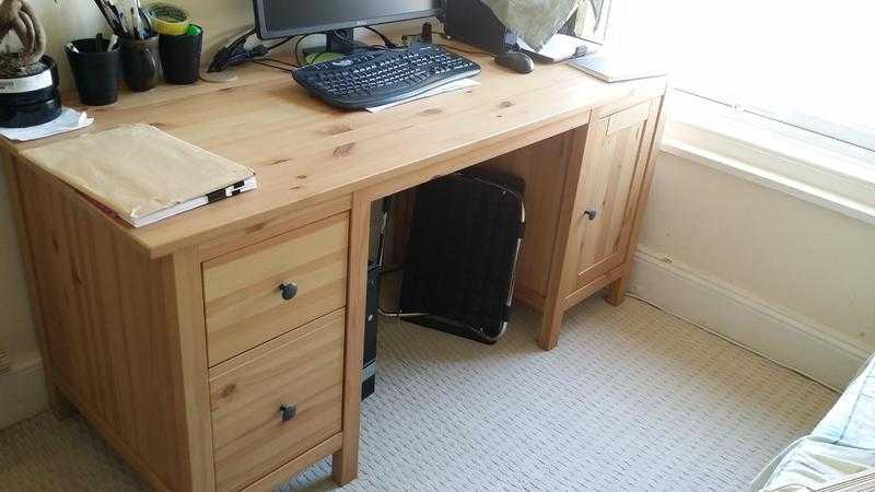 Wooden desk - 6 month old, great condition