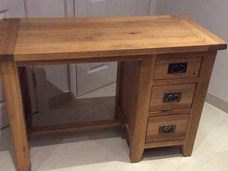 Wooden desk vgc