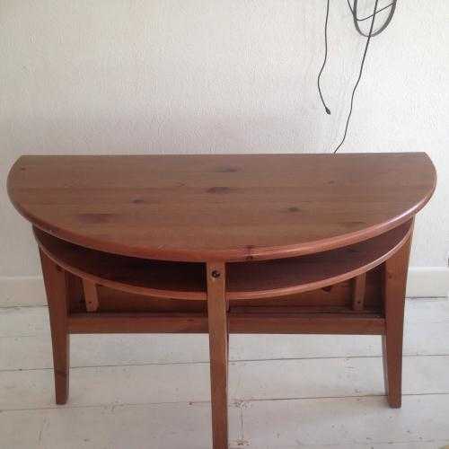 Wooden extendable table