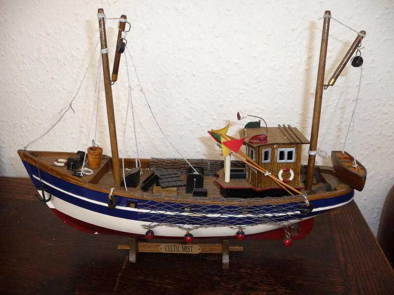 WOODEN MODEL SHIP FISHING BOAT CELTIC MIST ON STAND