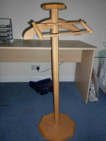 WOODEN SUIT STAND