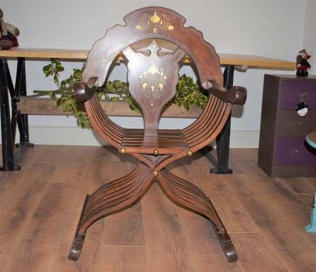 Wooden Throne Style Chair