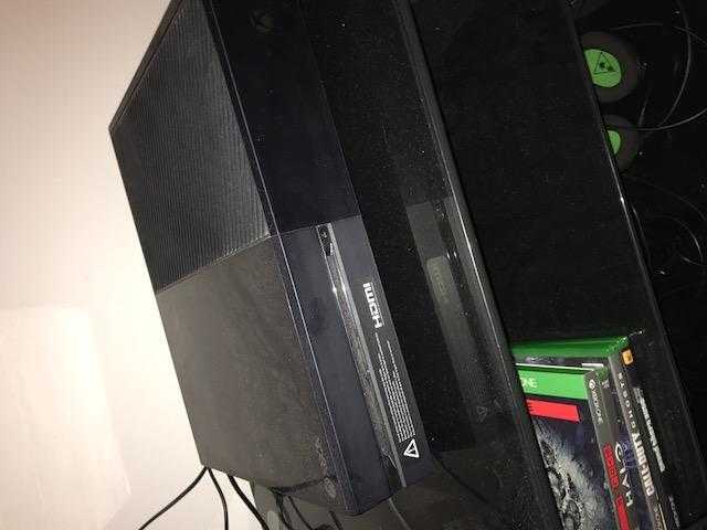 X Box 1,  2 pads 4 games