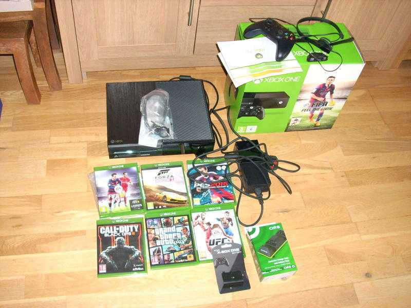 X BOX ONE  -500g games console, headset, charger amp 6 games