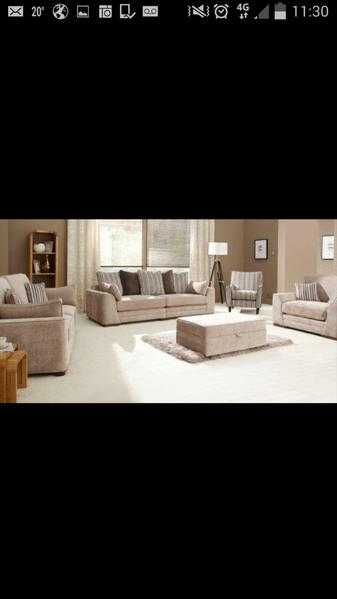 X2 sofas for sale. 4 seater and 2 seater. BRAND NEW.