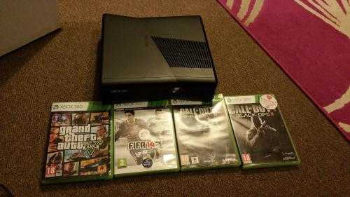 Xbox 360 1 controller 4 games 320gb hdd 70ono