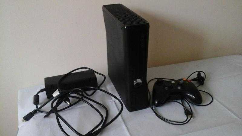 Xbox 360 and bundle of games, (can be split)