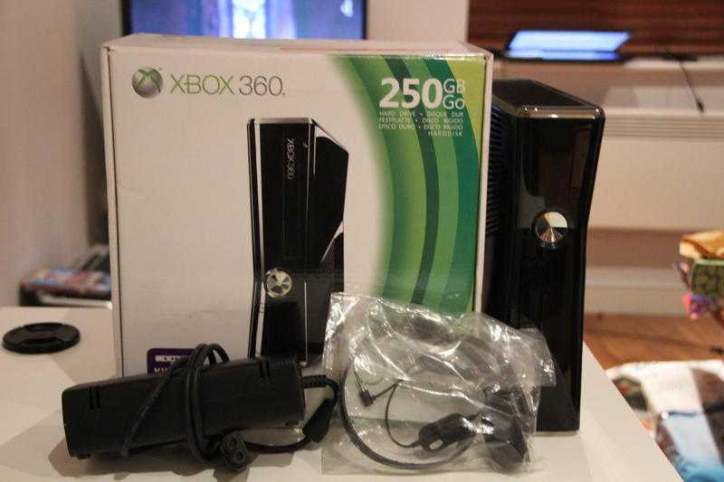 XBox 360, Boxed  4 Top Games