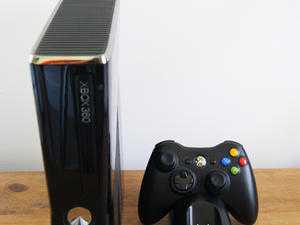 XBOX 360 Console and 6 Games for Sale