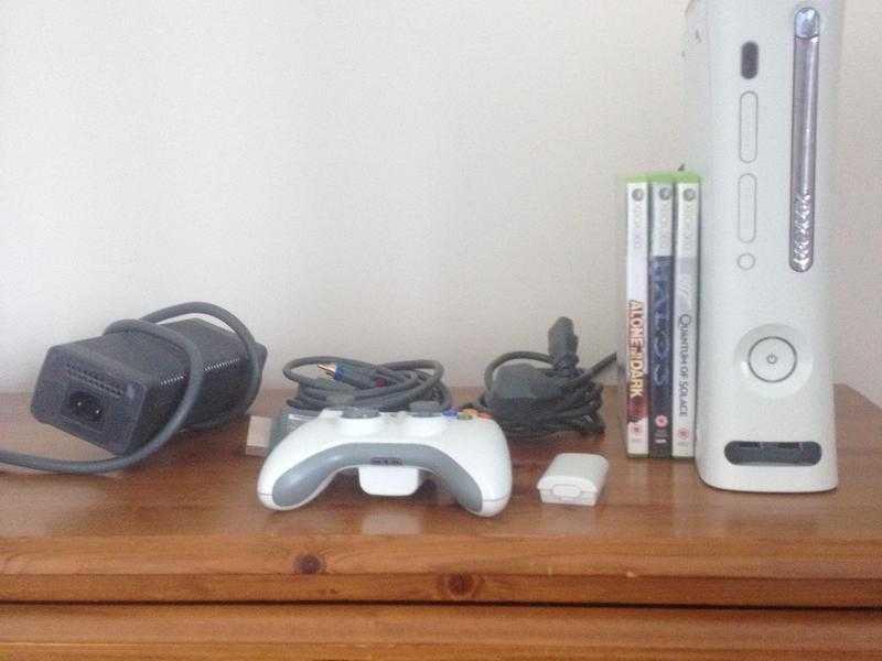 XBOX 360 FULLY FUNCTIONAL ONE CONTROLLER AND GAMES