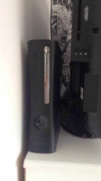 Xbox 360 premium with Kinect 4 controllers