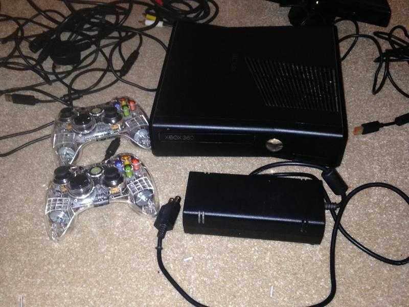 XBOX 360 S 4GB  with Kinect