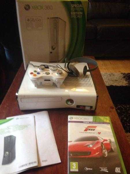 Xbox 360 Slim 4gb White Limited Edition and Nine top xbox games