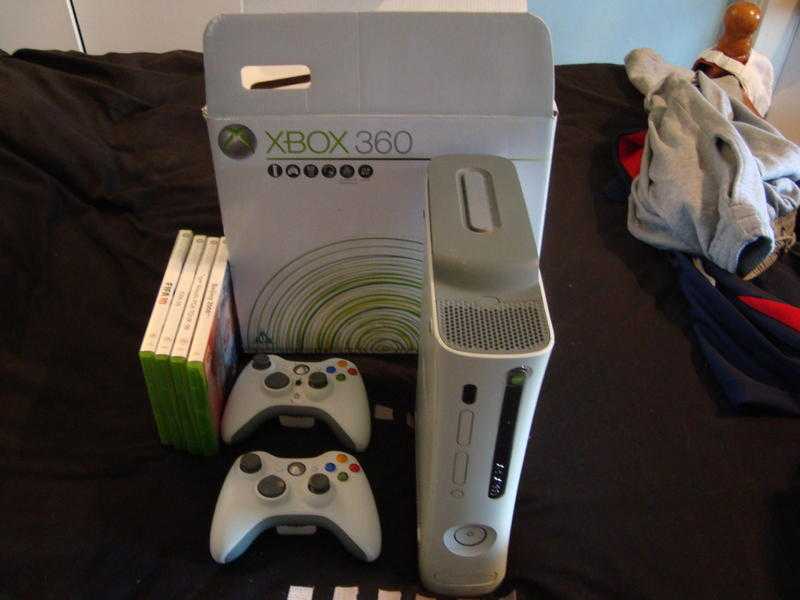 XBOX 360 WITH 2 CONTROLLERS amp GAMES