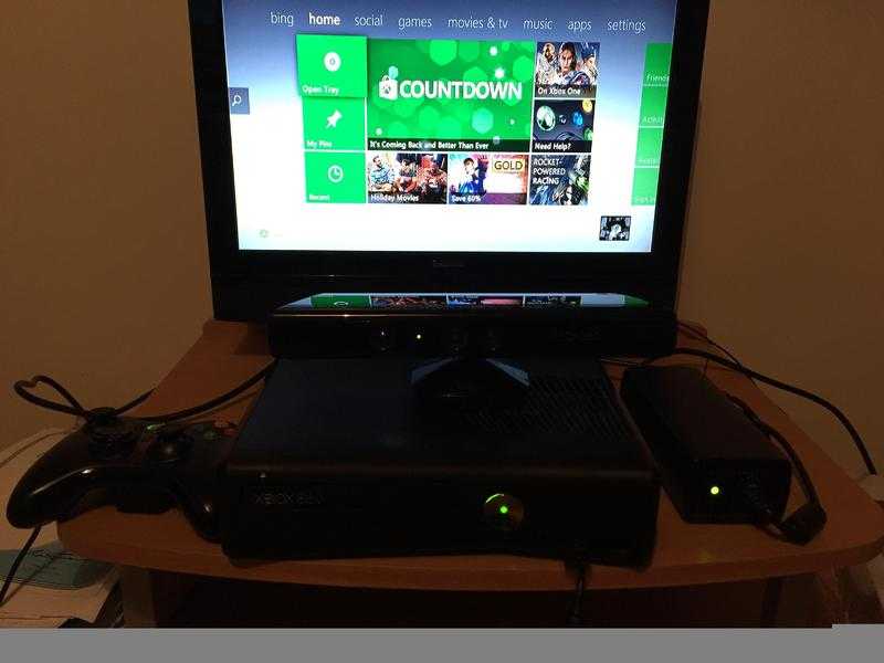 XBOX 360 with Kinect 4 Contollers 28 Games 8 Skylander Figures and Games