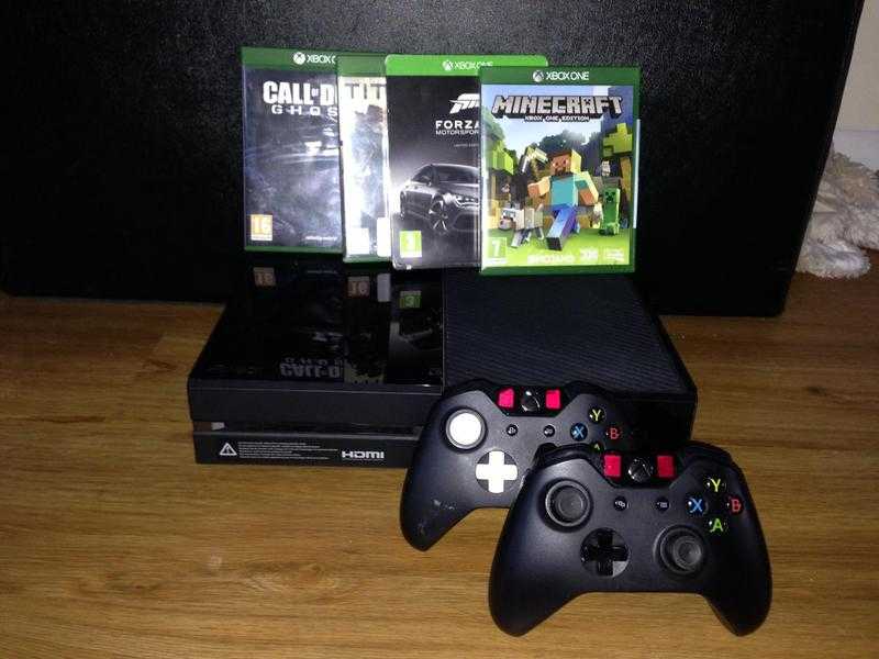 Xbox One 1Tb, 2 rechargeable controllers and 4 games