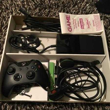 Xbox ONE 500 GB Witcher 3 Edition with Kinnect