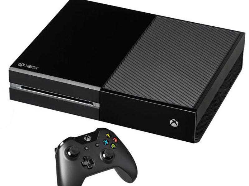 XBOX ONE 500gb console in mint condition (includes controller, game, headset and original box