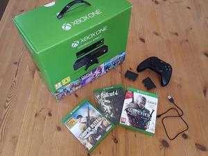 XBOX ONE 6 MONTHS OLD WITH BOX