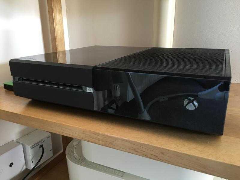 Xbox One Console 500gb with 1 controller in excellent condition