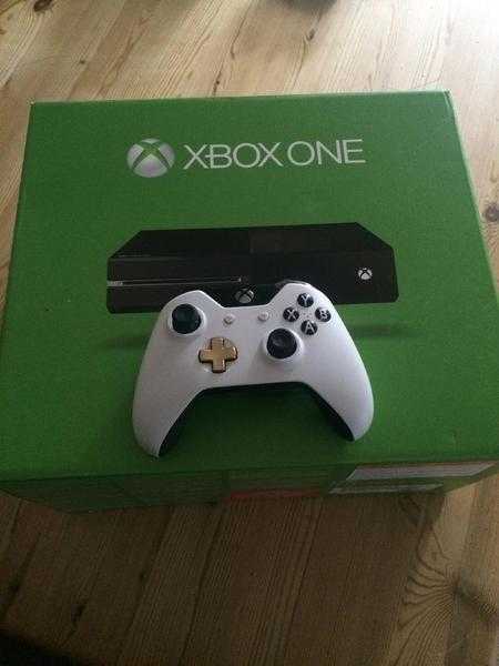 Xbox One Console  GamesLunar White Controller