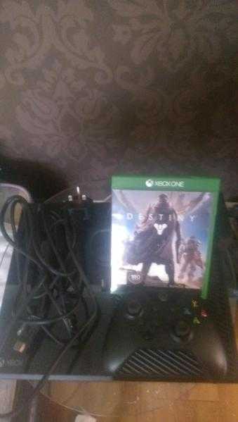 Xbox One with 1 controller and 1 game